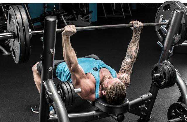 停止你的杠铃推胸训练,才能真正获得饱满的胸大肌